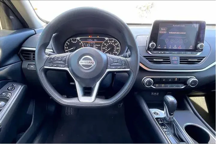 $19986 : Nissan Altima 2022 2.5 SV 4d image 5