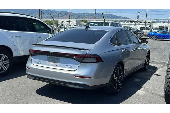 $28984 : Honda Accord Hybrid 2023 Spo image 3