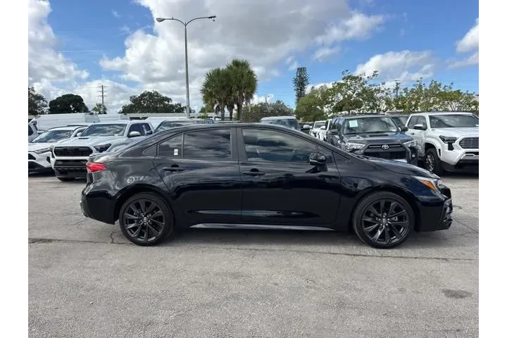 $18988 : Toyota Corolla Hybrid 2024 image 2