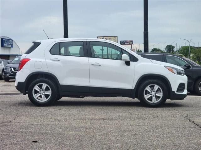 $10490 : 2019 Trax LS image 9