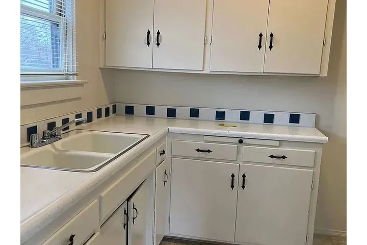 $700 : Amplia casa de 1 dormitorio image 6