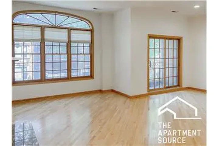 $5100 : Rental property with 3 bedro image 2