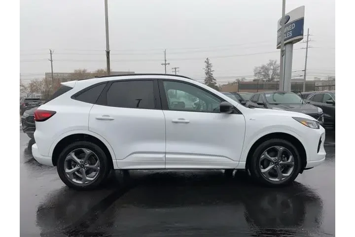 $23720 : Ford Escape 2023 AWD ST-Line image 4