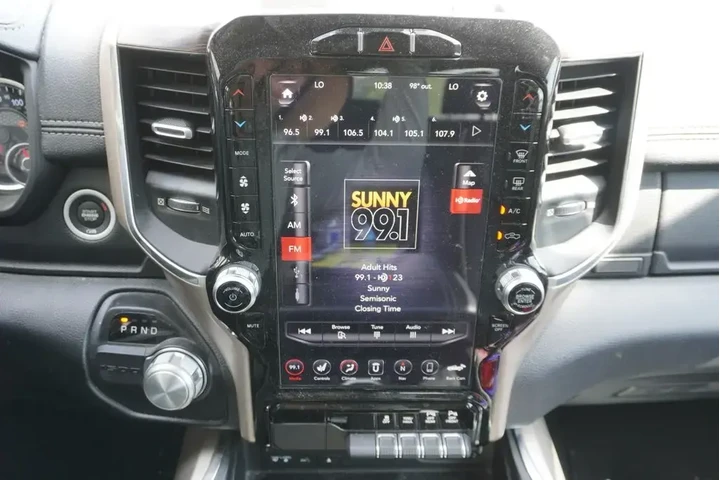 $30988 : Ram 1500 2019 4x2 Laramie 4d image 8