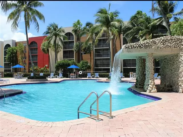 $2400 : North Miami Beaches$2300 image 5