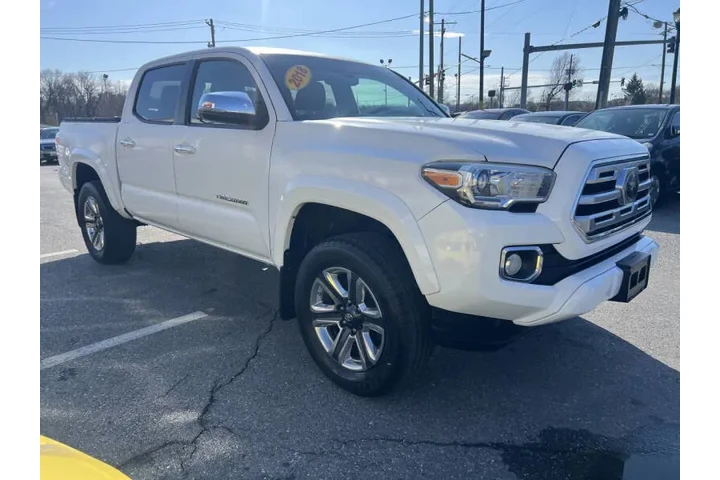 $25200 : 2018 Tacoma Limited image 4