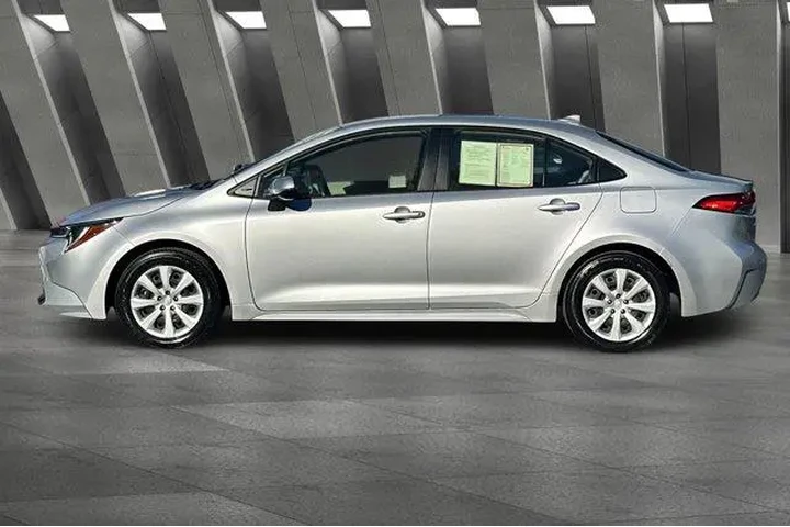 $20000 : Toyota Corolla 2023 LE 4dr S image 10