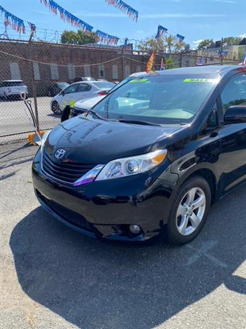 $14995 : Used 2012 Sienna 5dr 7-Pass V image 4
