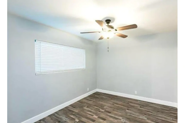 $1900 : 2 Bed 2 Bath Apt in South, LA image 4