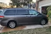 $10000 : 2014 Toyota SIENNA XLE thumbnail