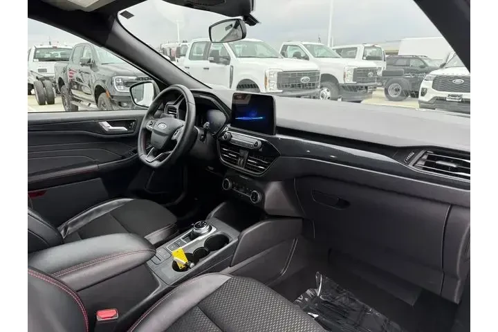 $21541 : Ford Escape 2025 ST-Line 4dr image 8