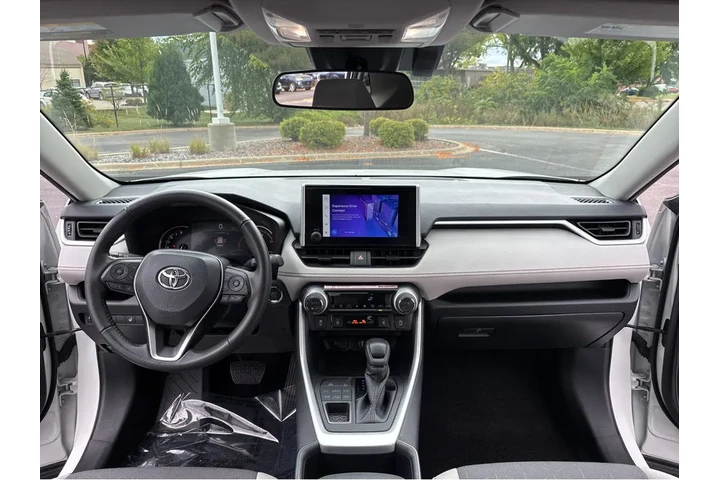 $35000 : Gold Certified2025 RAV4 XLE image 4
