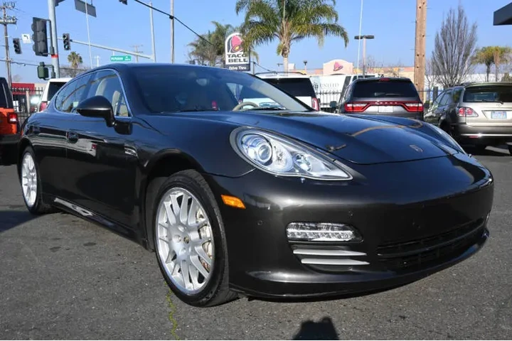$15998 : 2010 Panamera 4S image 3