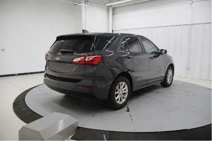$18557 : Chevrolet Equinox 2020 LS 4d image 4