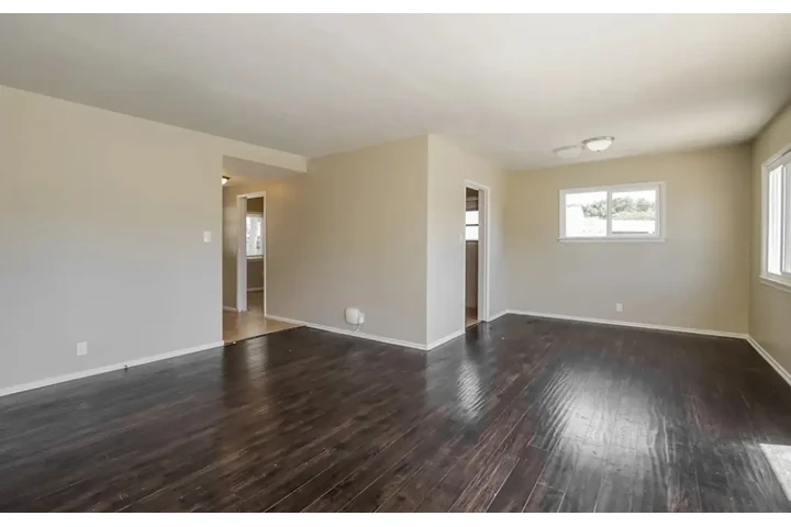 $4124 : Available 3Bed 1Bat in LA image 2
