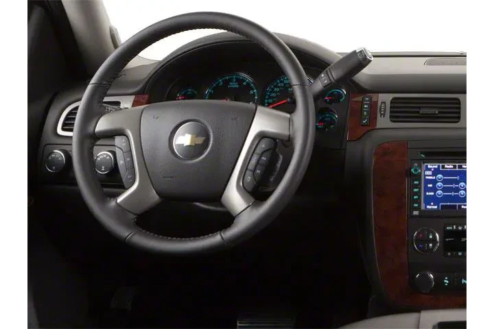 $4000 : Chevrolet Suburban 2010 4x4 image 6