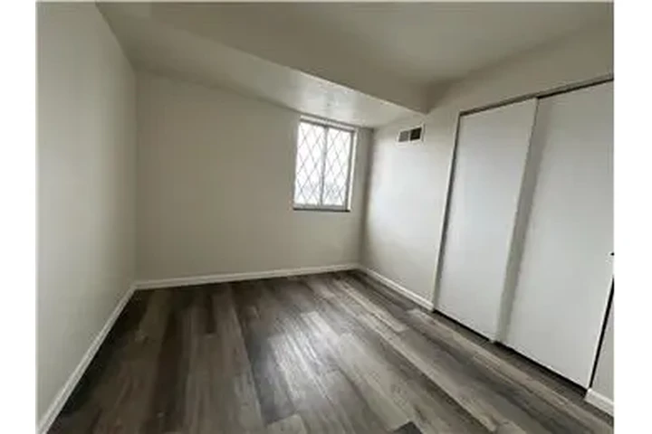 $750 : Rental property with 2 bedro image 7