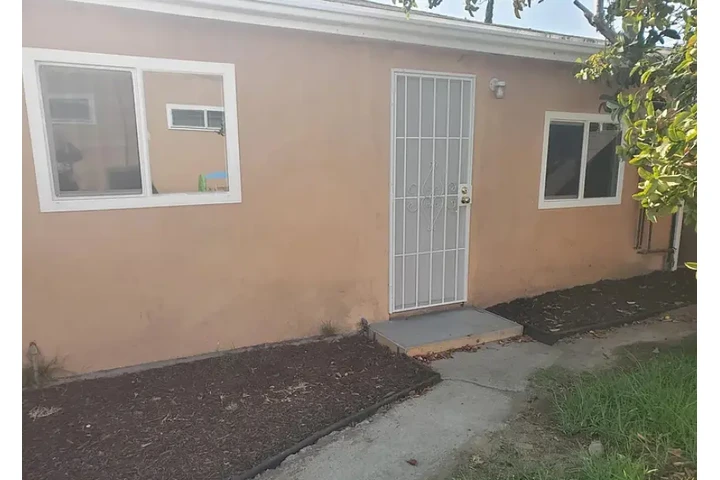 $1020 : LOCATION...LOCATION...LOCATION image 1