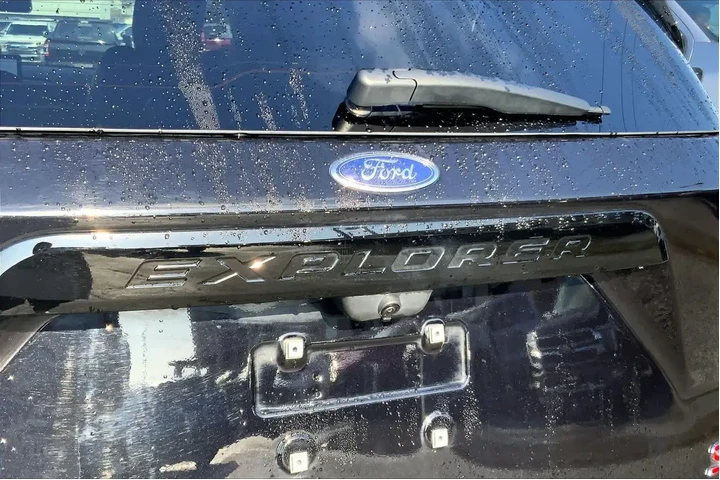 $25266 : Ford Explorer 2021 AWD ST 4d image 10