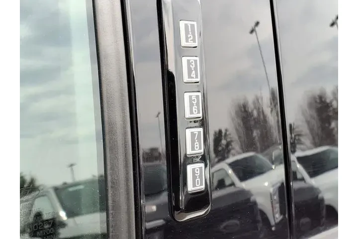 $39695 : Ford F-150 2023 4x4 XLT 4dr image 10