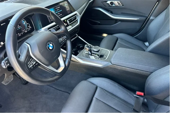 $28400 : BMW 3 Series 2021 330e 4dr S image 9