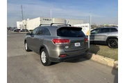 $7990 : 2017 Sorento LX V6 thumbnail