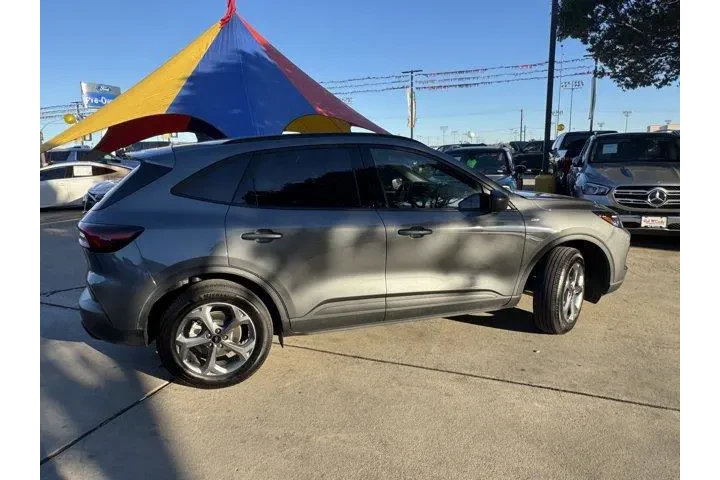 $28151 : Ford Escape 2025 AWD ST-Line image 4