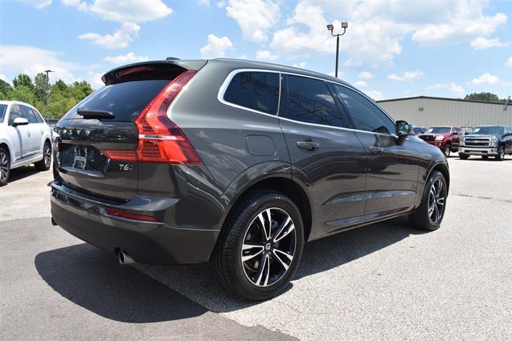 2020 XC60 T6 Momentum image 10