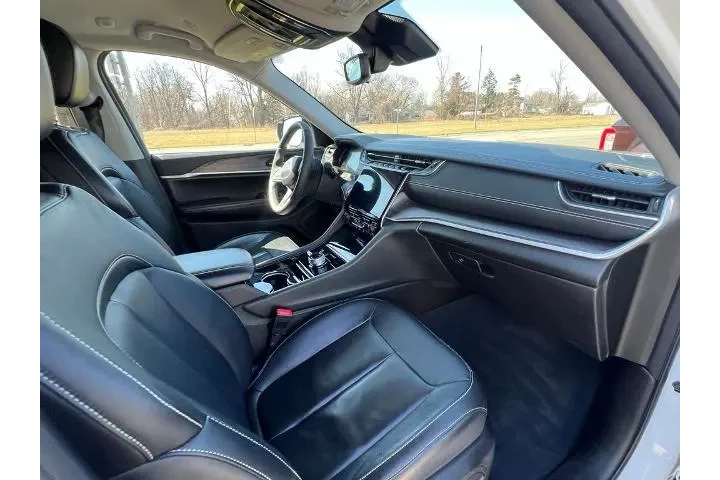 $30000 : Jeep Grand Cherokee 2023 4x4 image 10