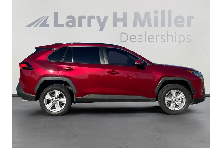 Toyota RAV4 2021 XLE 4dr SUV image 6