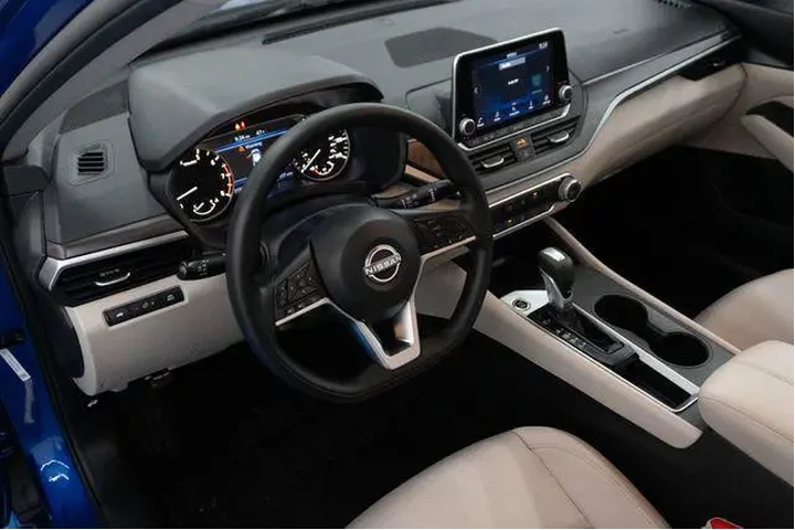 $25855 : Nissan Altima 2025 2.5 SV 4d image 3