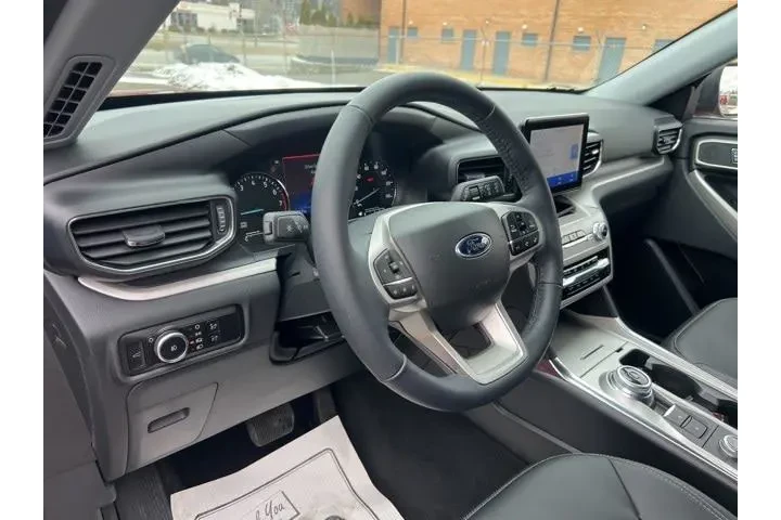 $33365 : Ford Explorer 2023 AWD XLT 4 image 7