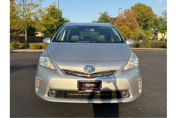 $10000 : 2014 Prius v Five image 8