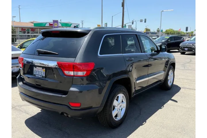 $9659 : 2011 Grand Cherokee Laredo image 8