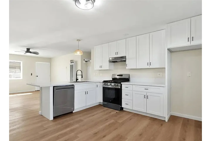 $1950 : 3 BED 1 BATH  -Ready Sept. 1st image 2