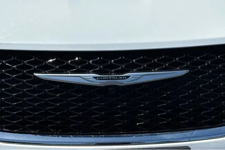 $22998 : Chrysler Pacifica 2023 Touri image 8