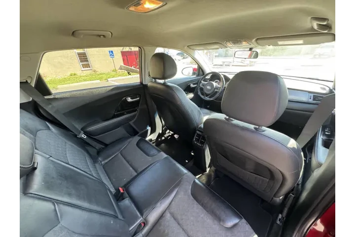 $7999 : 2017 Niro EX image 9