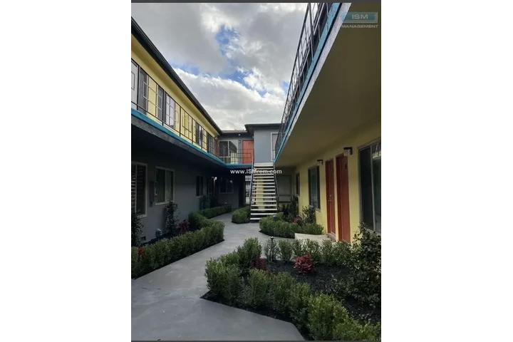 39th Street Apartments image 4