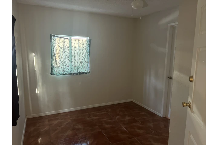 $2495 : Casa con utilidades incluidas! image 6