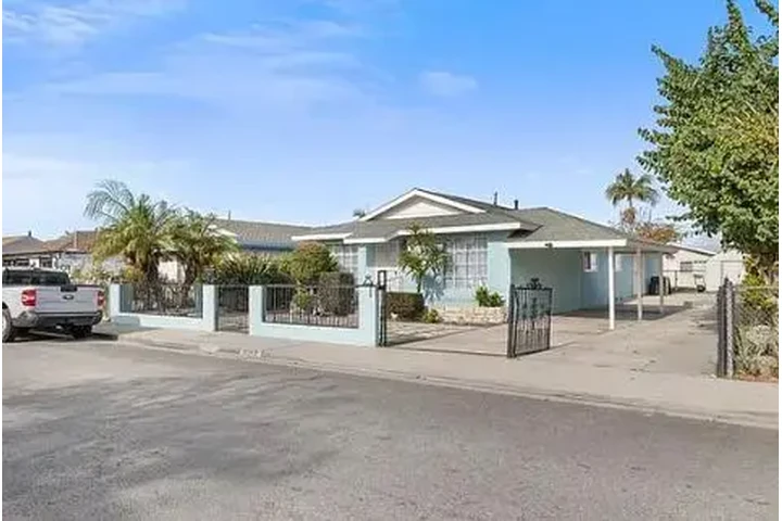 $2200 : HOUSE RENT IN Norwalk image 1