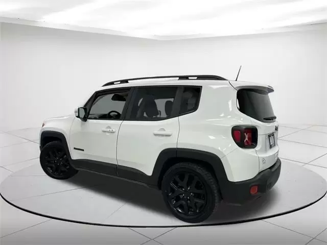 $12439 : Pre-Owned 2018 Renegade Latit image 3