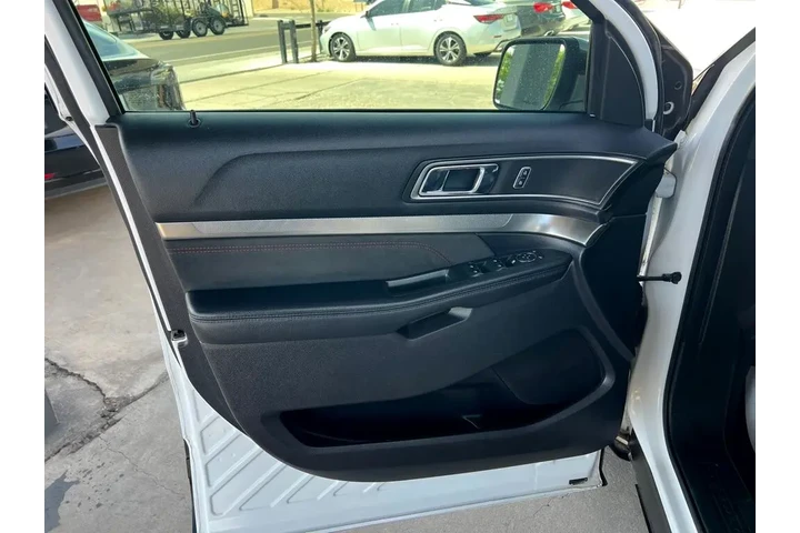 $18500 : 2019 Explorer XLT FWD image 10