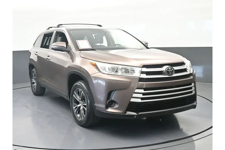$17891 : Toyota Highlander 2019 LE 4d image 9