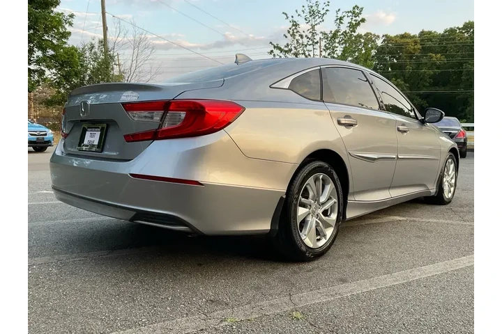$14485 : Honda Accord 2019 LX 4dr Sed image 5