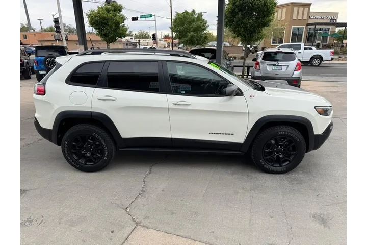 2019 Cherokee Trailhawk 4WD image 4