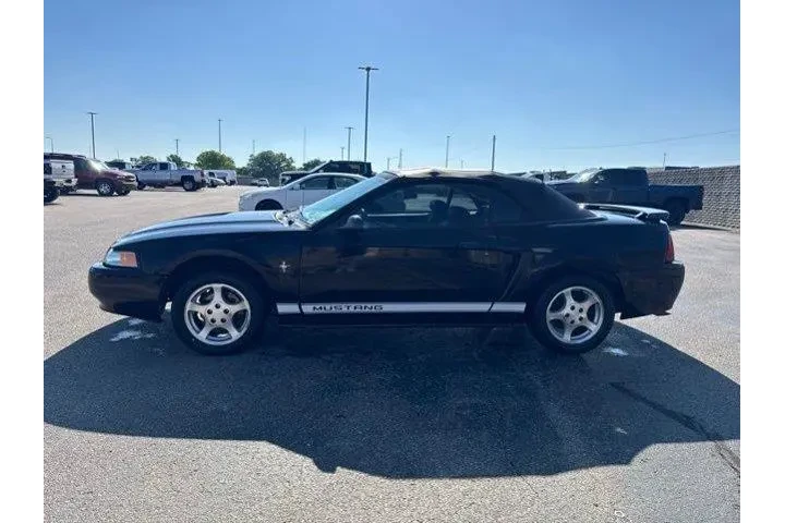 $5982 : Ford Mustang 2002 Deluxe 2dr image 4