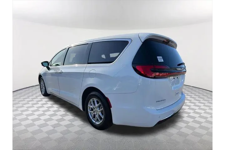 $26391 : Chrysler Pacifica 2024 Touri image 7