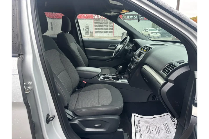 $10980 : 2019 Explorer XLT FWD image 9