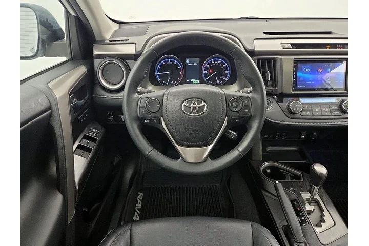$24998 : Toyota RAV4 2017 Platinum 4d image 10