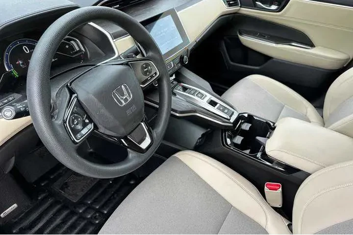 $18991 : Honda Clarity Plug-In Hybrid image 4